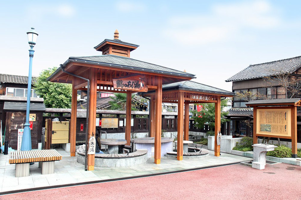 Gourmet Dining and Hot Spring Soaking